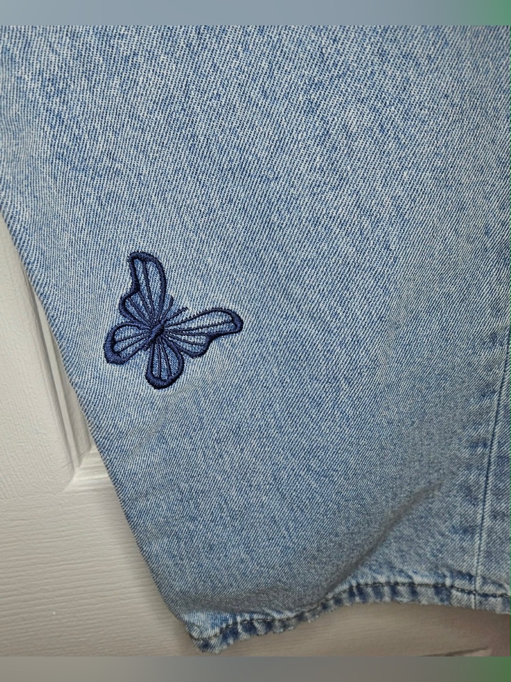 GUESS Y2K Light Blue Embroidered Butterfly High-Rise Jeans - Picture 5 of 9